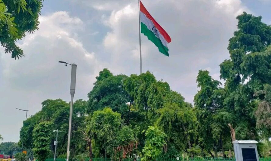 दिल्ली के सेंट्रल पार्क परिसर में लहराता राष्ट्र के गौरव का प्रतीक तिरंगा!